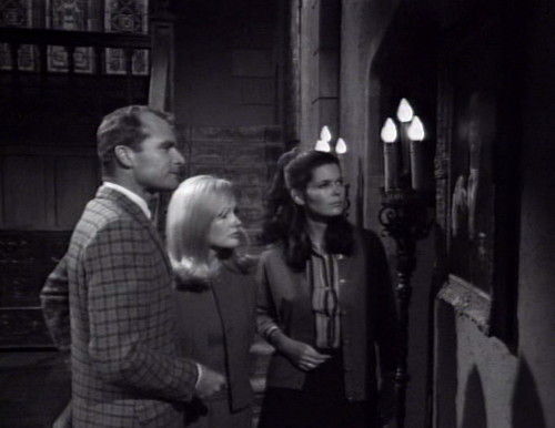 214 dark shadows family portrait