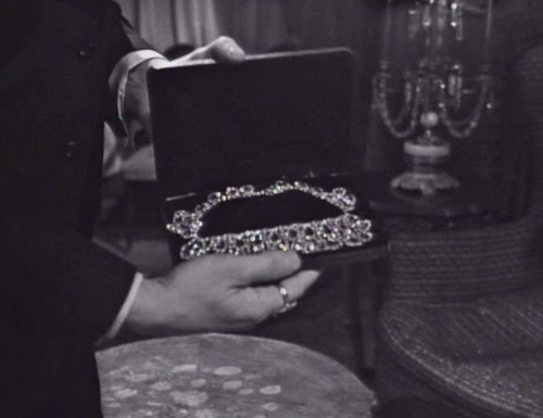 250 dark shadows diamonds