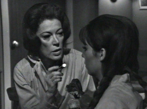 265 dark shadows julia maggie