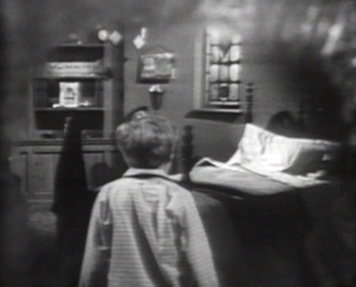 320 dark shadows david bed