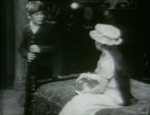 335 dark shadows david sarah bedroom