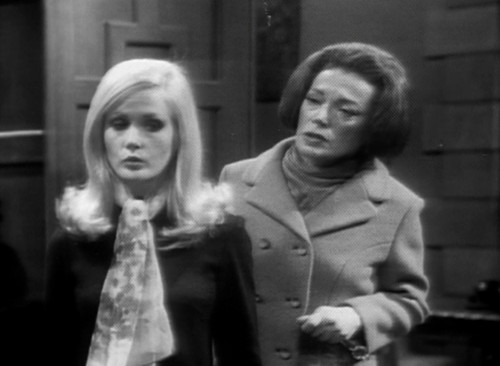 352 dark shadows carolyn julia concern