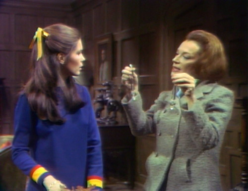 354 dark shadows vicki julia crystals