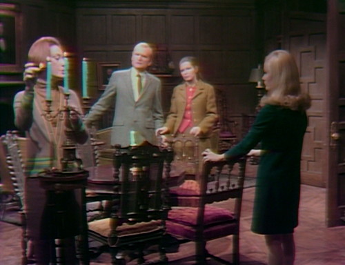 365 dark shadows julia roger seance