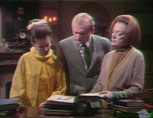 365 dark shadows liz roger julia book