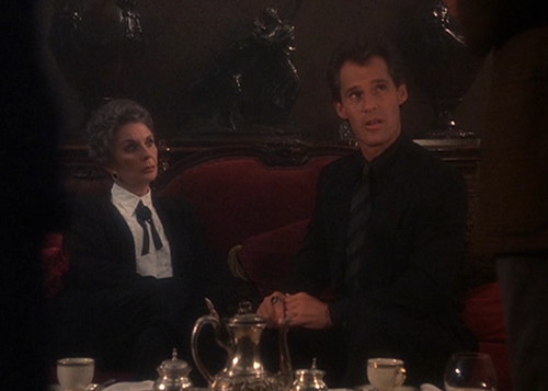 1991 dark shadows couch liz barnabas