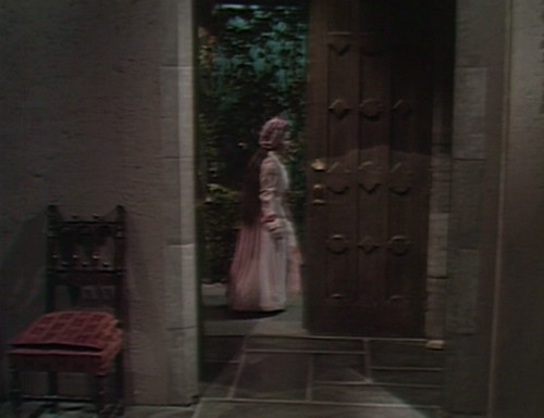 413 dark shadows avant-garde sarah 1