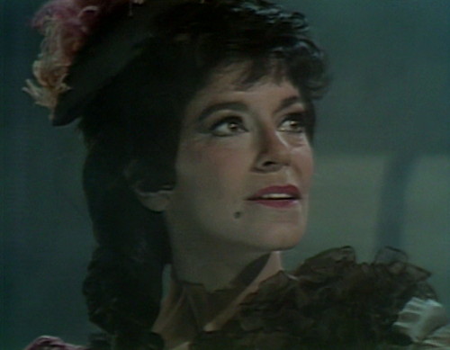 414 dark shadows face ruby