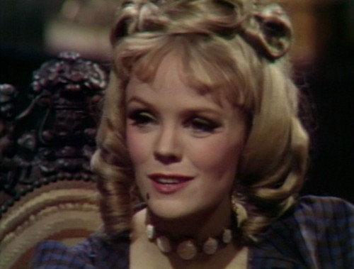 423 dark shadows face suki