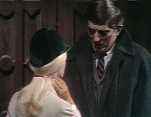 463 dark shadows bite carolyn barnabas