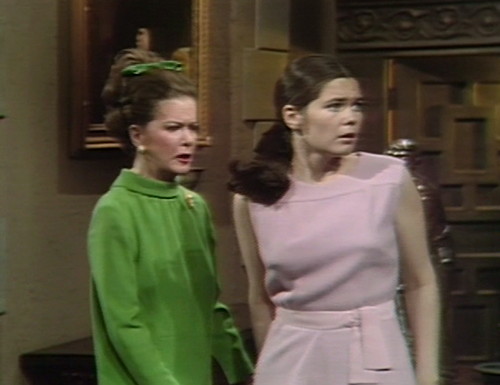 471 dark shadows foyer liz vicki