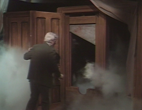 484 dark shadows guillotine lang