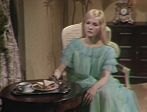 506 dark shadows carolyn distant
