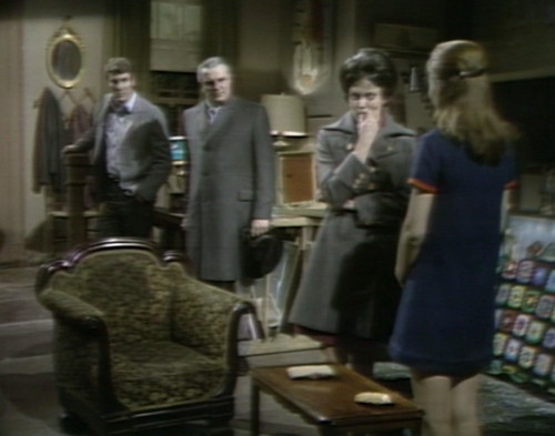 513 dark shadows cassandra tobacco