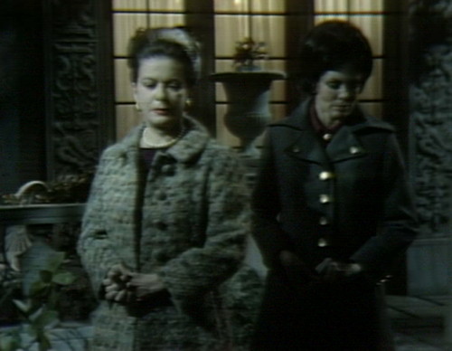 513 dark shadows liz cassandra aperture