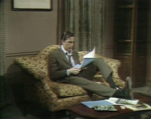 513 dark shadows tony couch