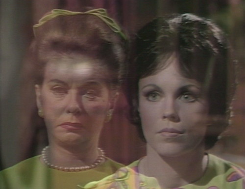 519 dark shadows liz cassandra cross