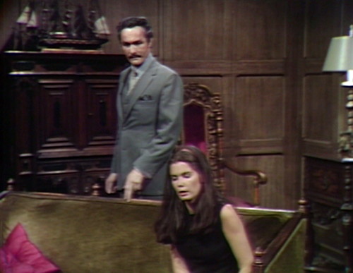 539 dark shadows nicholas vicki couch