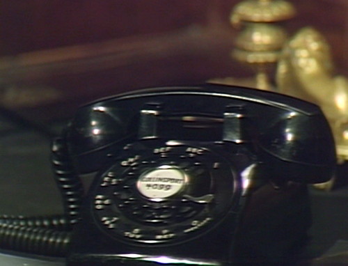 550 dark shadows stokes phone