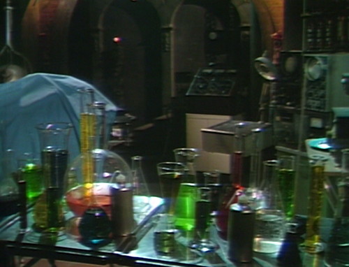 565 dark shadows chemistry