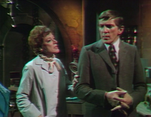 565 dark shadows julia barnabas start