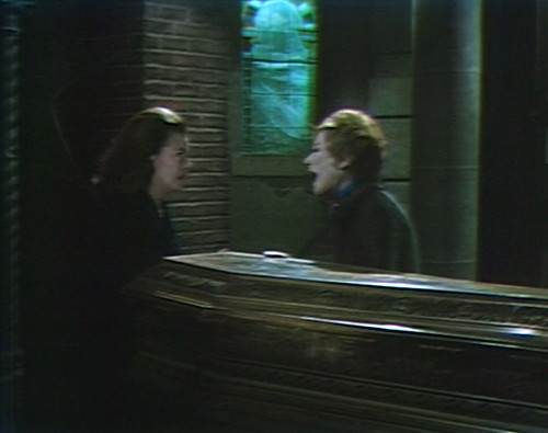 569 dark shadows liz julia yell