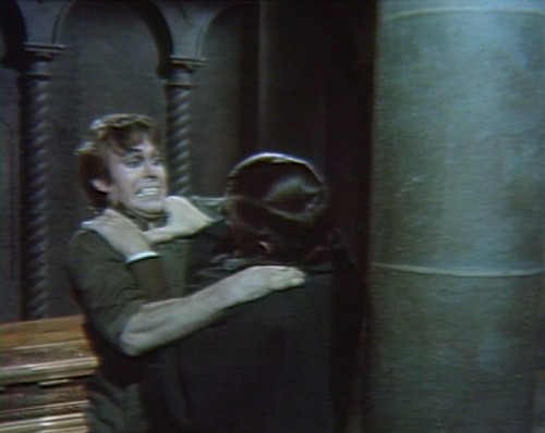 571 dark shadows tom barnabas pillar