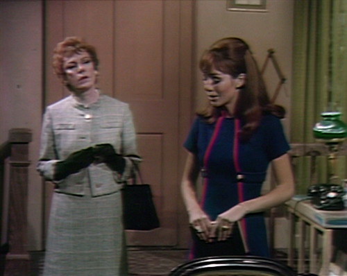 572 dark shadows julia maggie glass