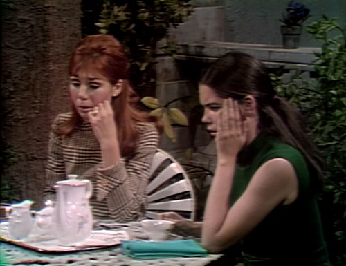 583 dark shadows maggie vicki sitting