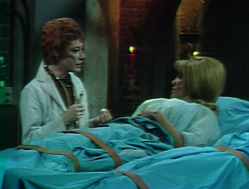 595 dark shadows julia leona table