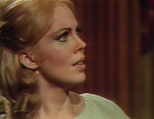 602 dark shadows angelique light