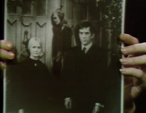 659 dark shadows carolyn vicki barnabas 11