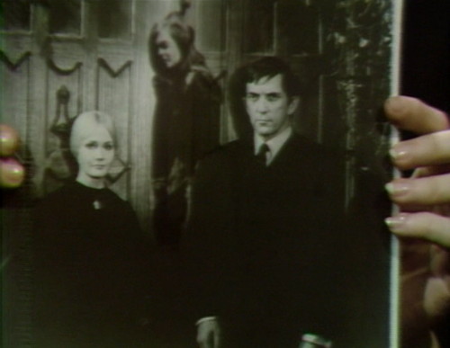 659 dark shadows carolyn vicki barnabas 15