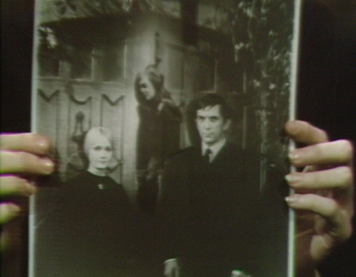 659 dark shadows carolyn vicki barnabas 9