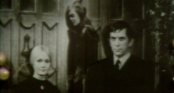 659 dark shadows carolyn vicki barnabas photo