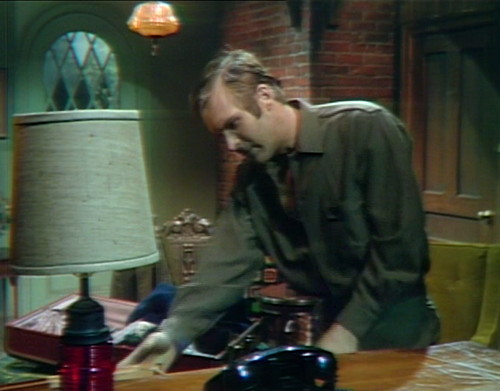 670 dark shadows chris packing