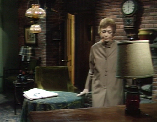 675 dark shadows julia lips