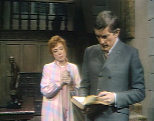 677 dark shadows julia barnabas book