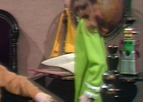 680 dark shadows sailboat robot