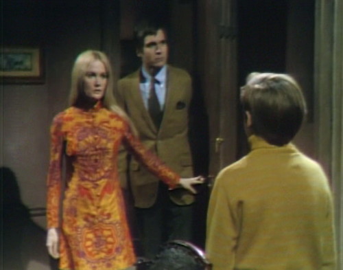 681 dark shadows carolyn chris sight lines