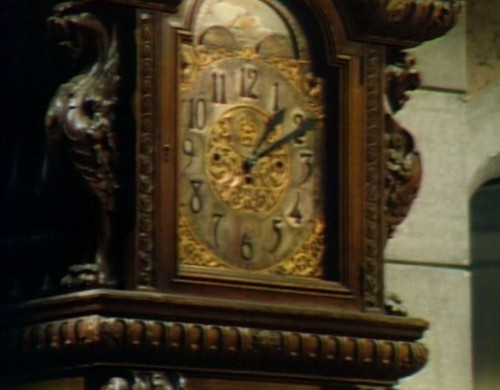 687 dark shadows clock