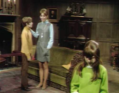 690 dark shadows maggie david leaning