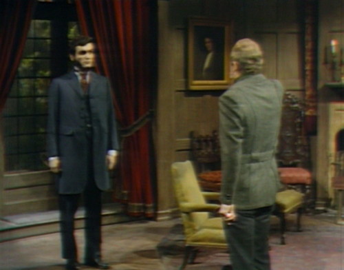 694 dark shadows quentin roger broken