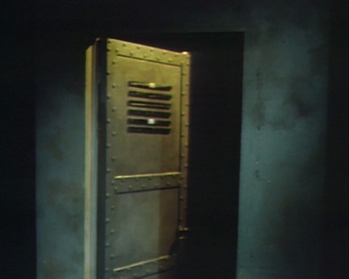 700 dark shadows open door