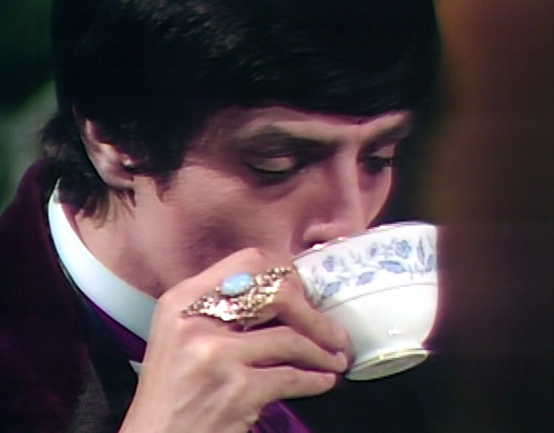814 dark shadows aristede tea
