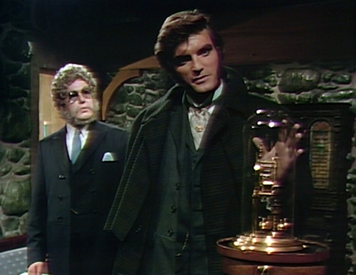 823 dark shadows petofi quentin clock