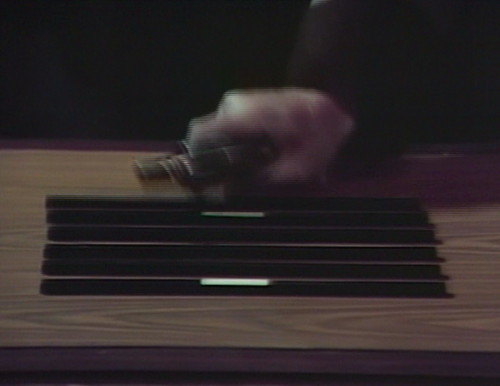 835 dark shadows edward gun