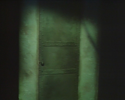 835 dark shadows i ching door