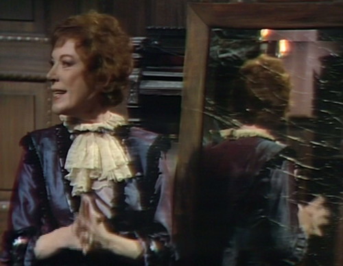 842 dark shadows julia capable