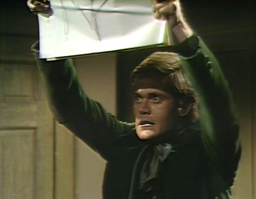 843 dark shadows tate reaction